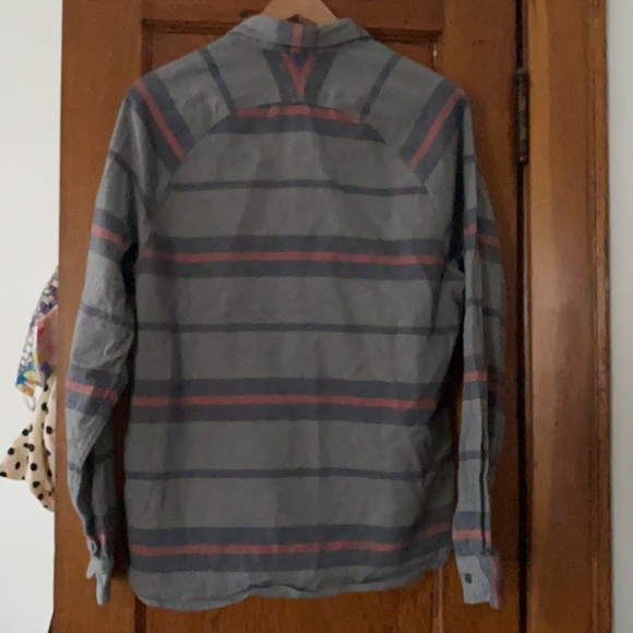 Levi’s cotton flannel button up shirt - standard fit. Size small petite. - Picture 4 of 7